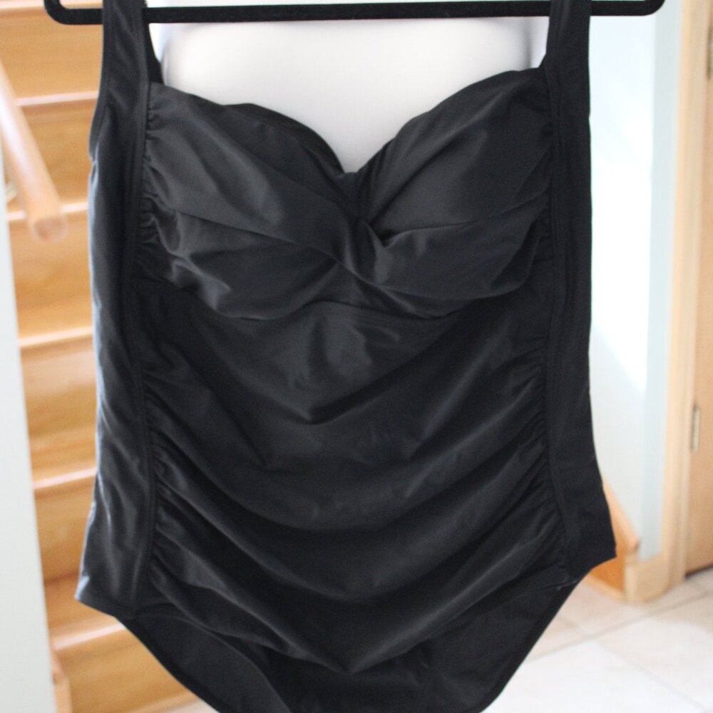 Mycoco Women Swimsuit Black SZ 18 Wide Straps Padded One Piece Rugged